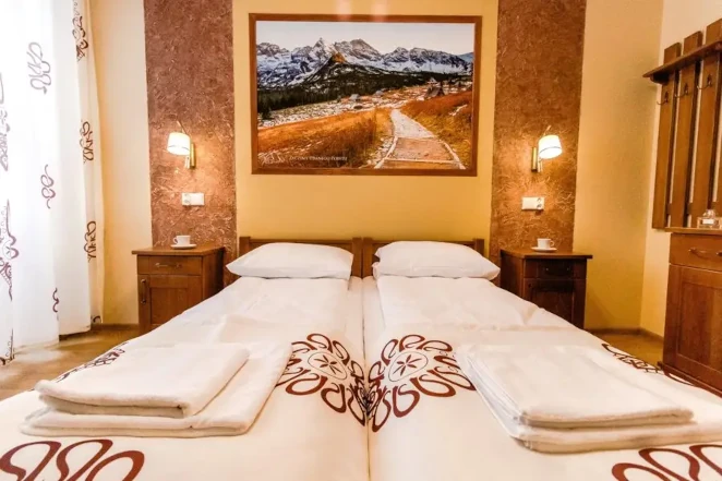 Habitación Confort/Balcón para 2+1 huéspedes con baño privado y vistas a las montañas